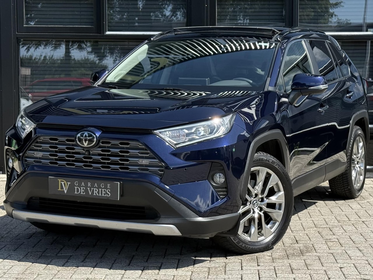 Toyota RAV4 - 2.0 VVT-iE Executive Full Option ACC Panoramadak 1500KG Trekgewicht Garantie - AutoWereld.nl