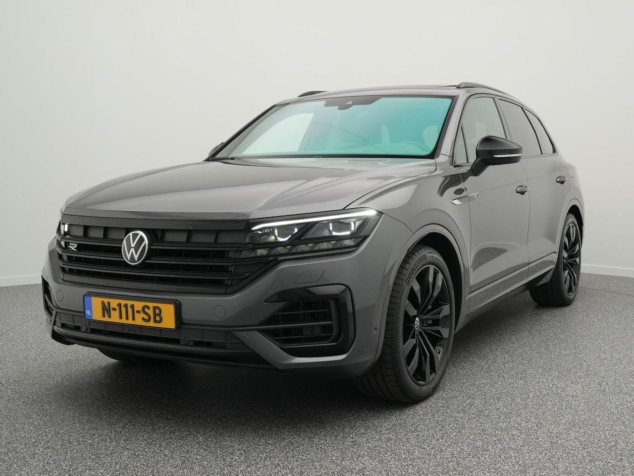 Volkswagen Touareg - R 3.0 TSi 462 PK eHybrid 4MOTION | LED Plus | Panoramadak | Head-Up | Stoelkoeling  | Trek - AutoWereld.nl