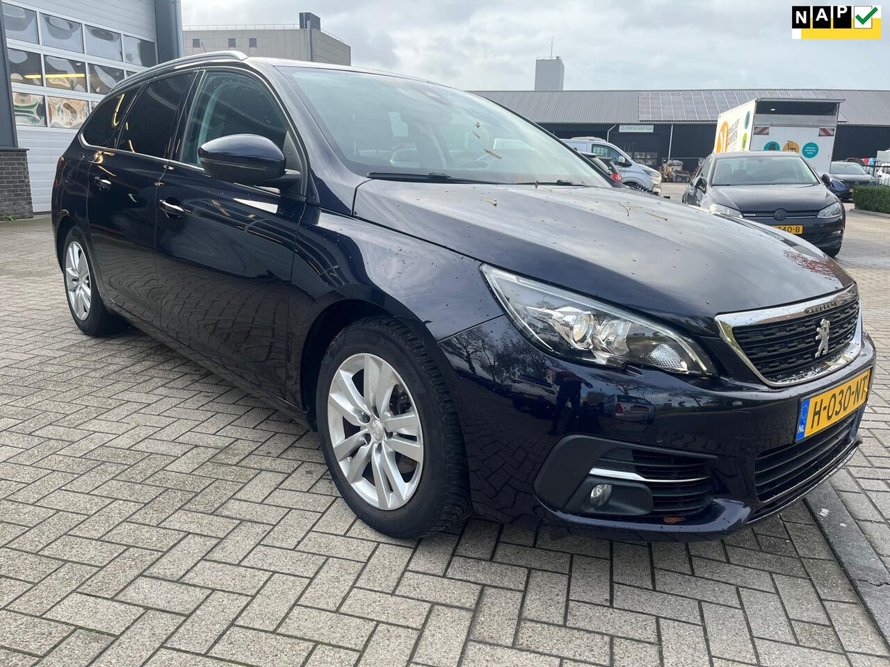 Peugeot 308 SW - 1.2 PureTech Blue Lease Executive 1.2 PureTech Blue Lease Executive - AutoWereld.nl