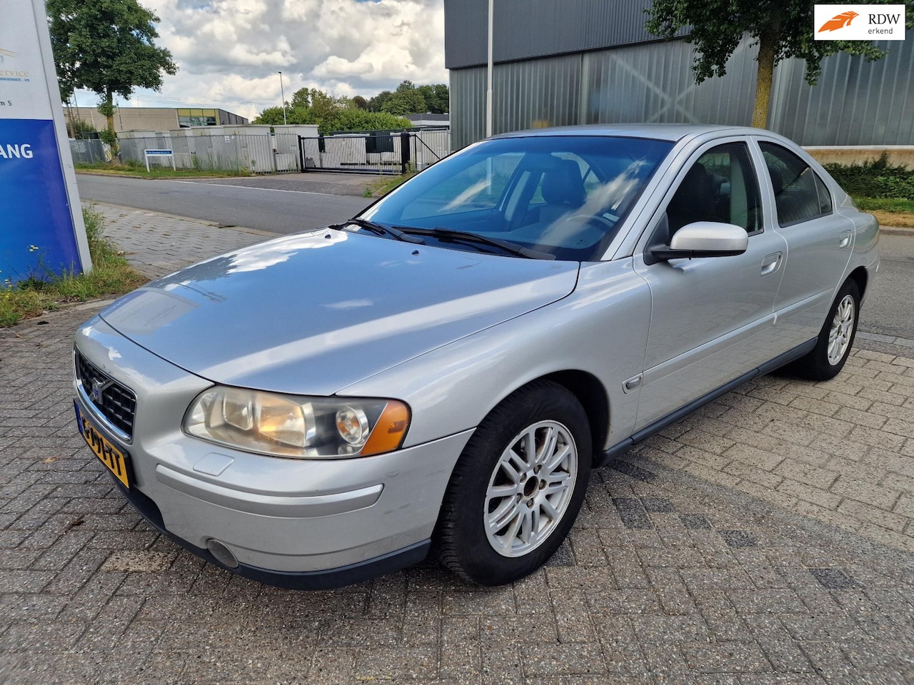 Volvo S60 - 2.4 Sports Edition 2.4 Sports Edition, Apk, Nap, Zeet goed rijdend, Inruil mogelijk. - AutoWereld.nl