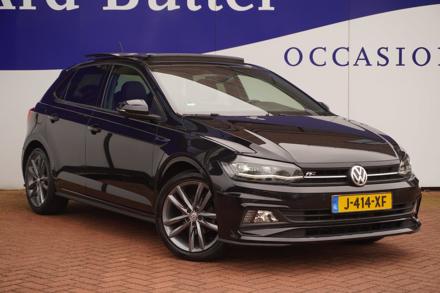 Volkswagen Polo - 1.0 TSI Highline Bus 3X R Line+Xenon+Vitrual+Pano-dak+navi+camera+stoel-verw+alcantara+17" - AutoWereld.nl