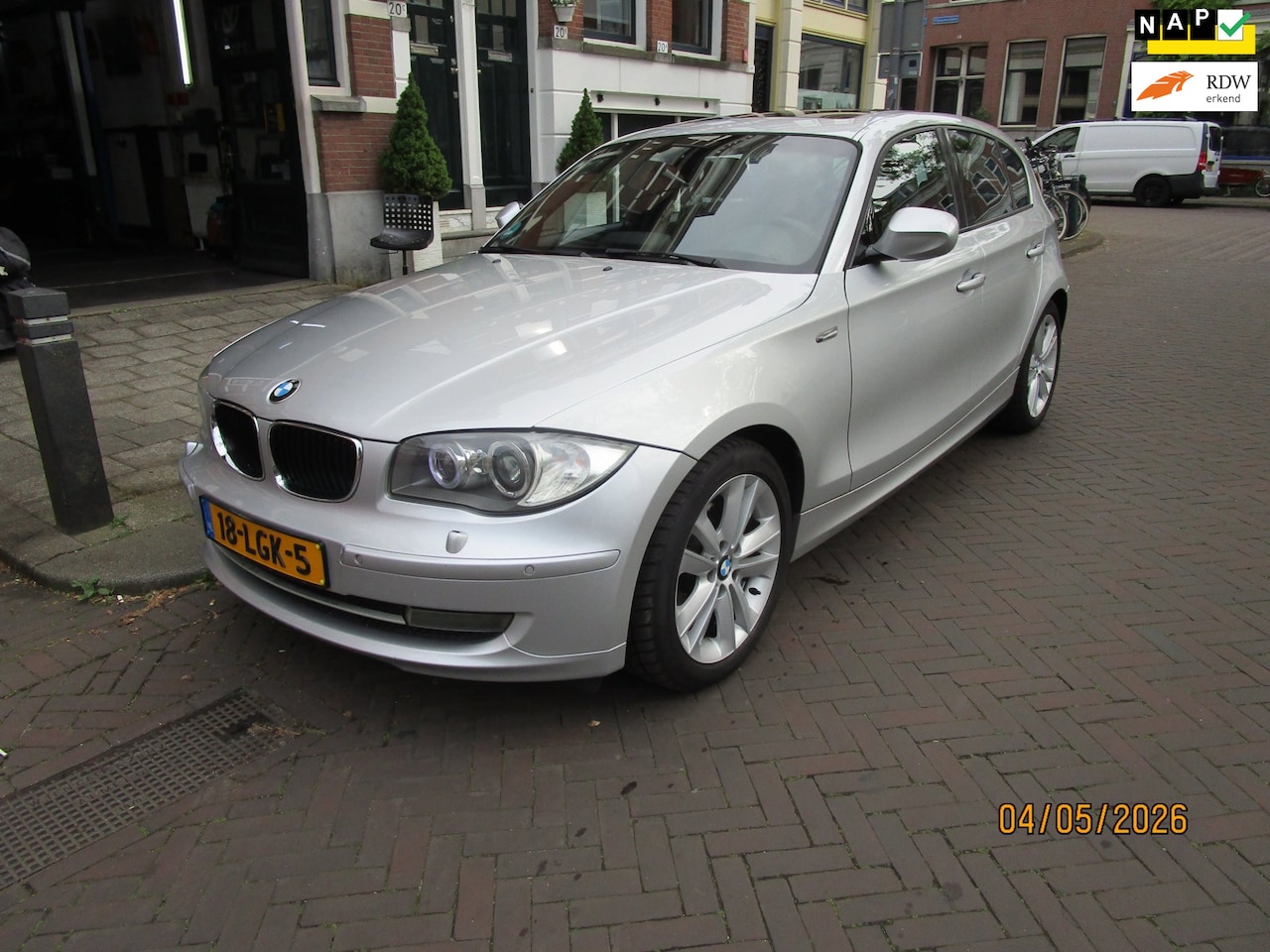 BMW 5-serie - 120i 5-Drs Airco Leer Navi - AutoWereld.nl