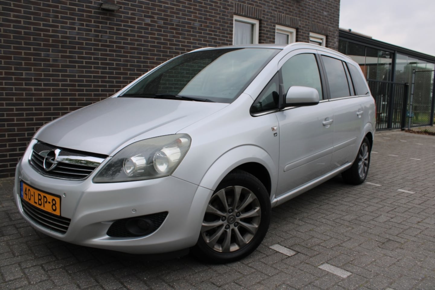 Opel Zafira - 1.8 111 year editie-7 pers-climate-cruise-navi - AutoWereld.nl