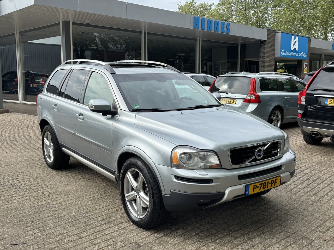 Volvo XC90 - 2.4 D5 226pk Sport Schuifdak standkachel BTW voordeel €450,- - AutoWereld.nl