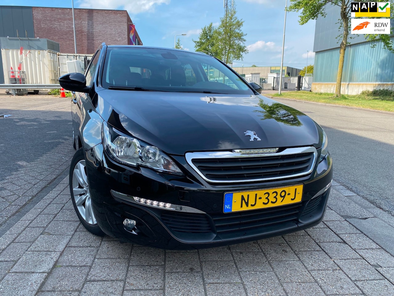 Peugeot 308 SW - 1.2 PureTech Blue Lease Executive 1.2 PureTech Blue Lease Executive, Apk, Nap, Olie verbruik, Inruil mogelijk. - AutoWereld.nl