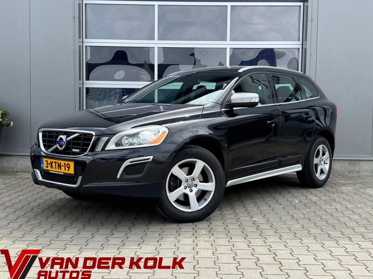 Volvo XC60 - 2.0 D4 Summum | Xenon | Leder | Camera | Trekhaak | Navigatie | Cruise | Climate | Lichtme - AutoWereld.nl
