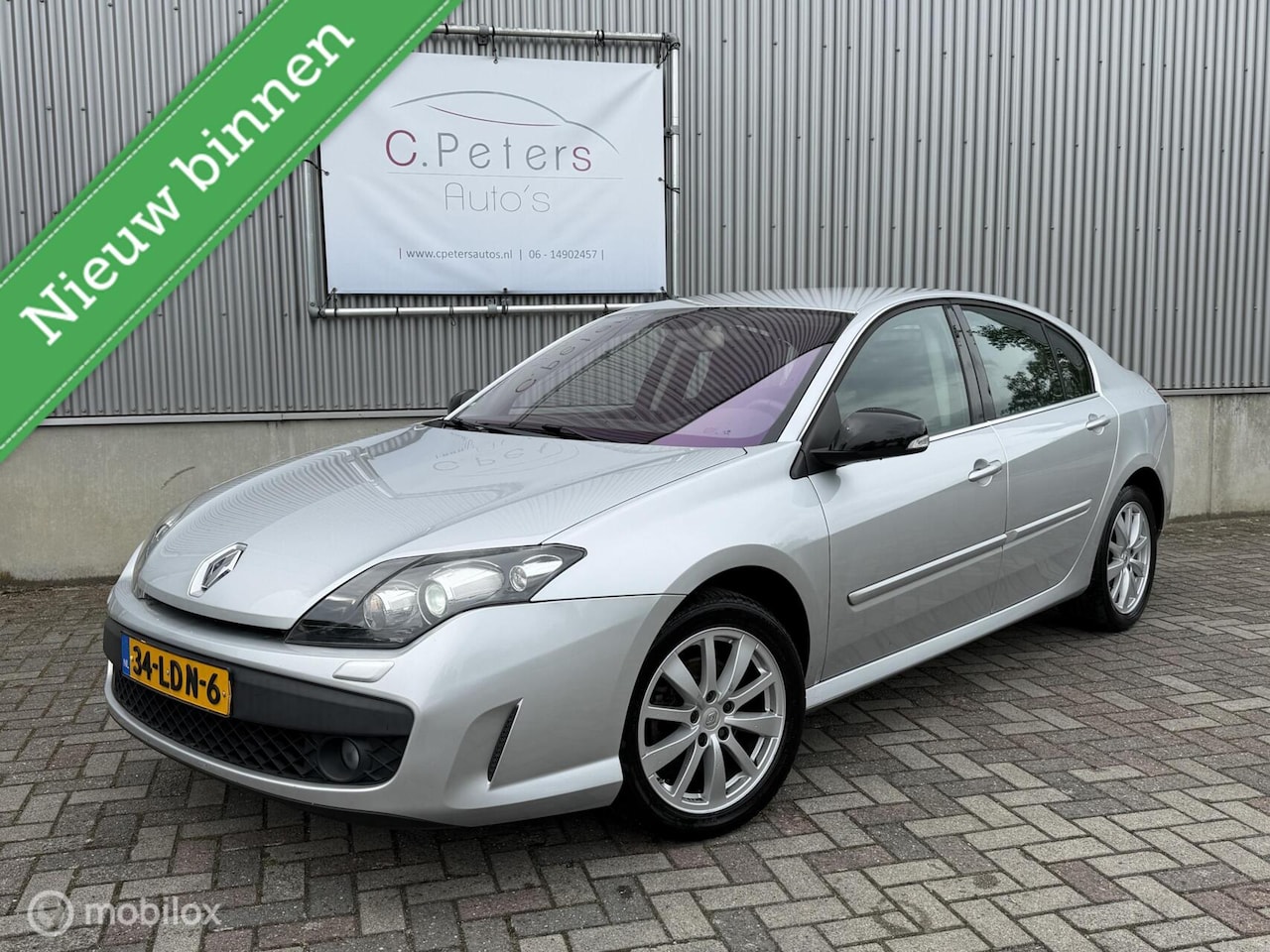 Renault Laguna - 2.0 16V 170PK Dynamique 2010 Automaat / Xenon / Keyless / Trekhaak / Bluetooth / 2e eigena - AutoWereld.nl