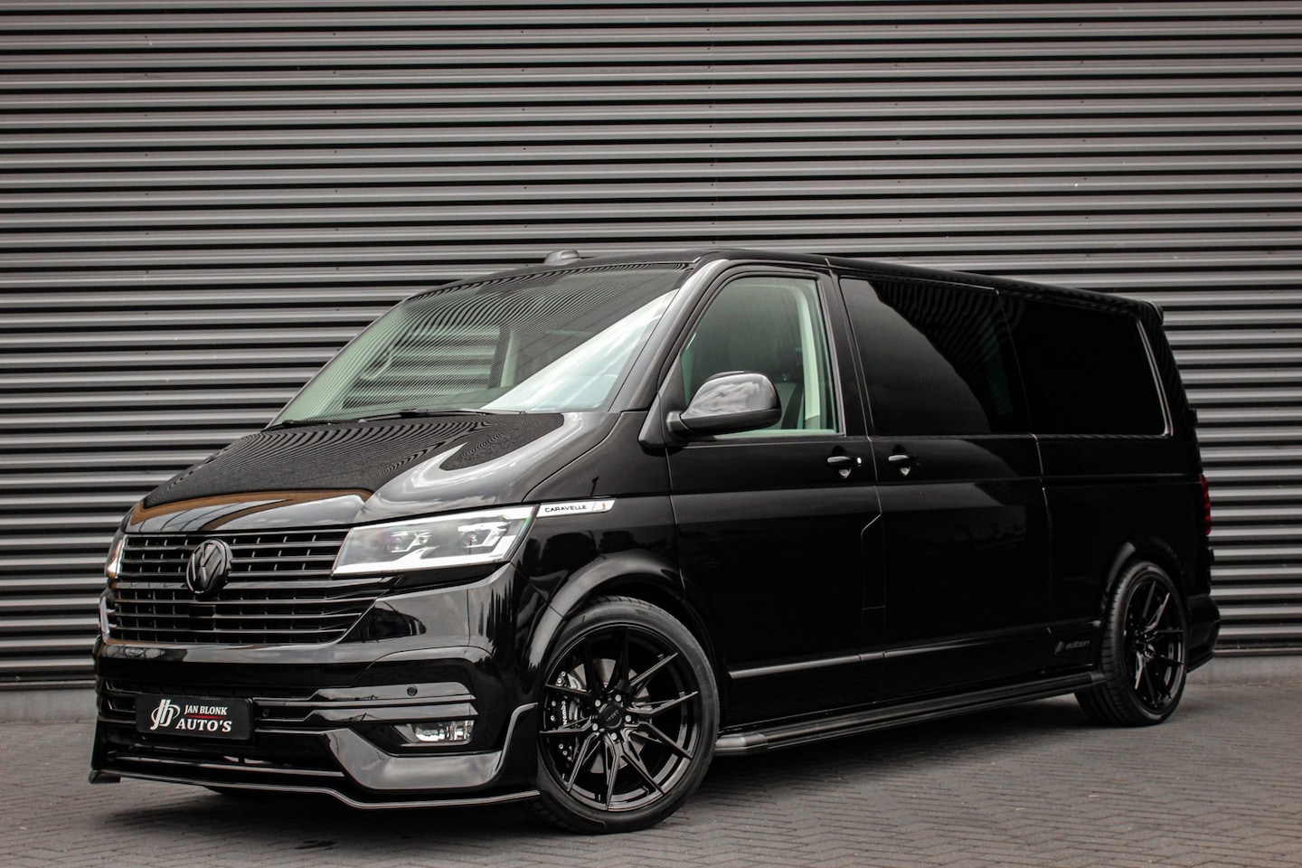 Volkswagen Transporter - 2.0 TDI L2H1 CARAVELLA 204PK DC DUBBEL CABINE / ELEK.SCHUIF / FULL OPTIONS / LEDER / FULL - AutoWereld.nl