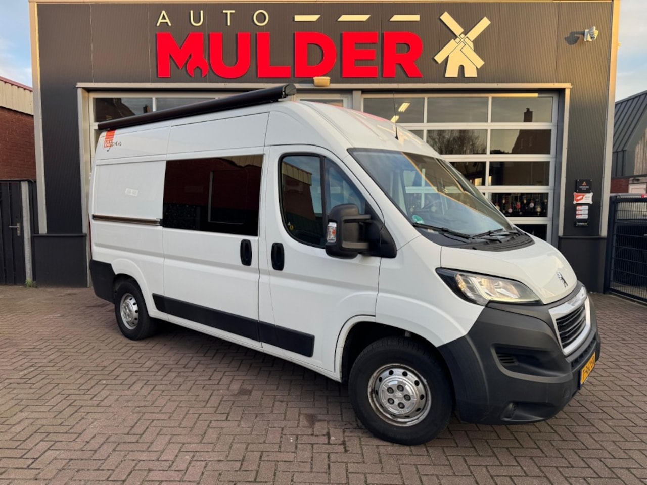 Peugeot Boxer - 2.2 BLUE HDI EURO 6 L2H2 - VAN JORN BUSCAMPER / ZEER LUXE EN PROFESSIONEEL! / UNIEK ! - AutoWereld.nl