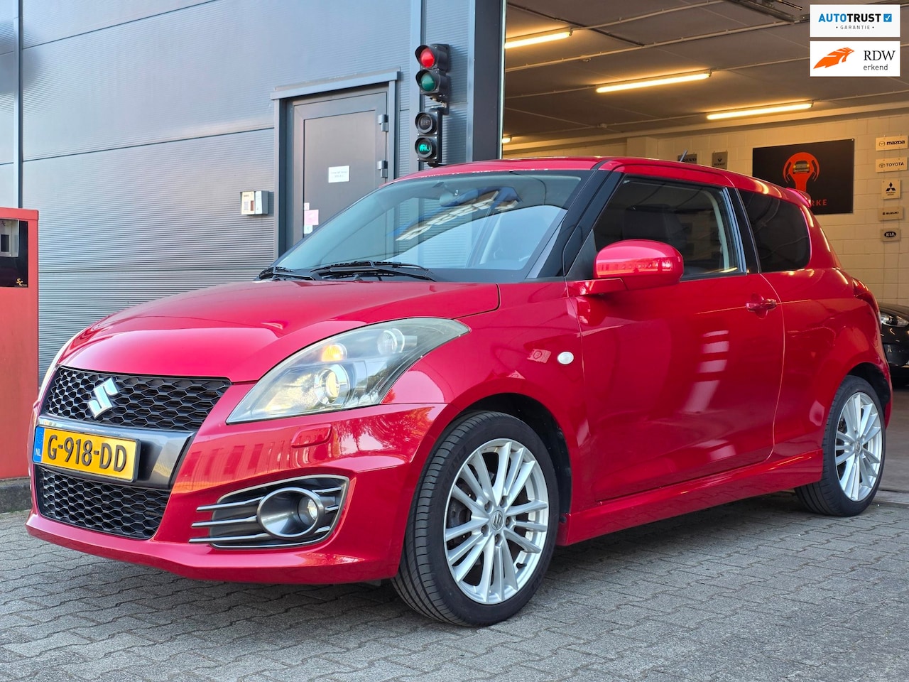 Suzuki Swift - 1.6 Sport / KEYLESS / 6-BAK / CRUISE / BLUETOOTH / PRIVACY GLASS / EXTRA SET / GARANTIE / - AutoWereld.nl
