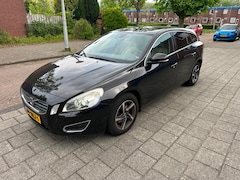 Volvo V60 - 1.6 T4 Summum Automaat Leder Cruise