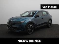 Alfa Romeo Junior - Elettrica 54 kWh | Apple Carplay/Android Auto | Climate control | 18" Lichtmetalen velgen