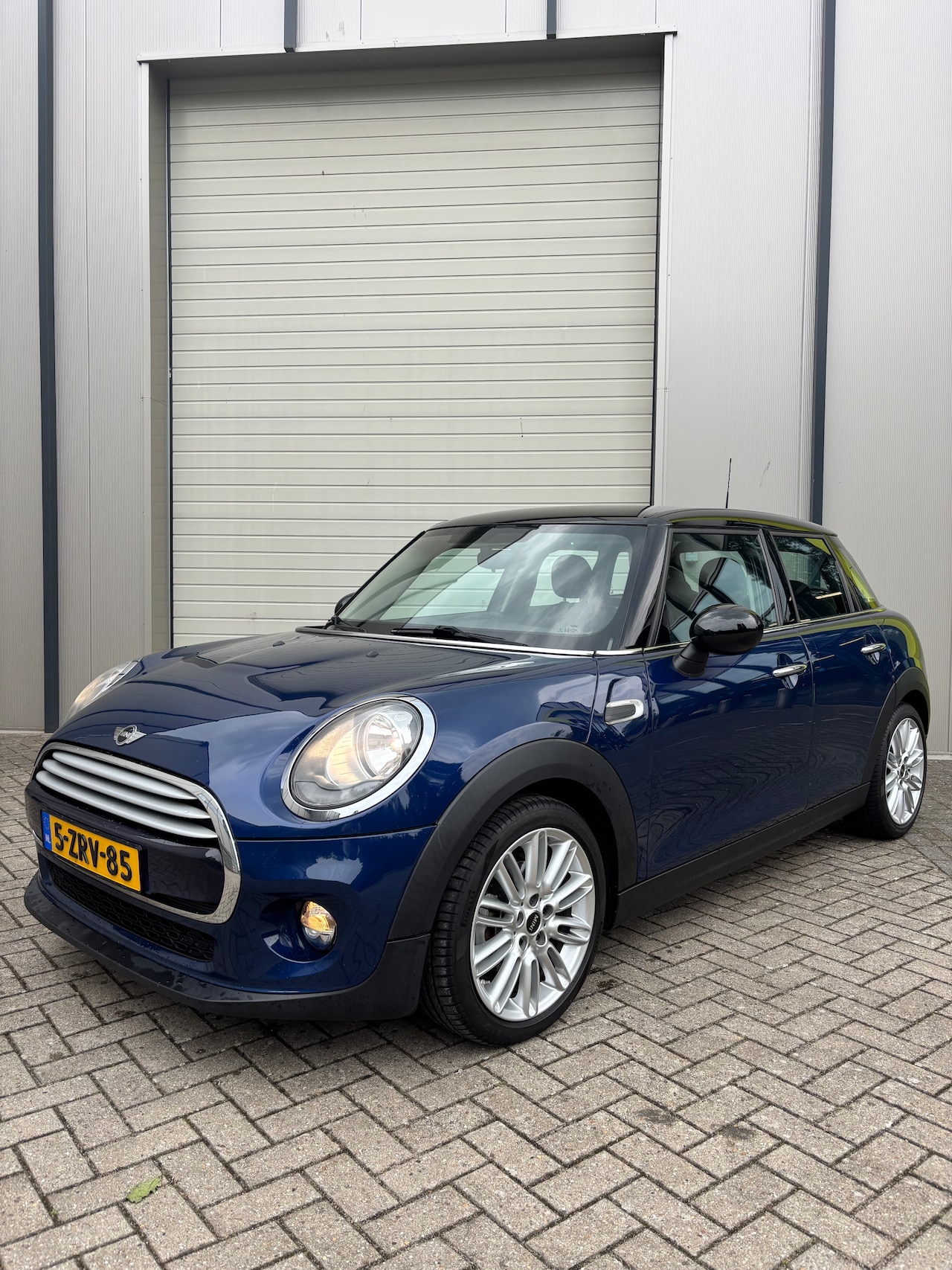 MINI Mini - 1.5 Cooper Business 136 PK nieuwstaat | NL Auto | Dealer gr. beurt gehad | BT, Navi - AutoWereld.nl