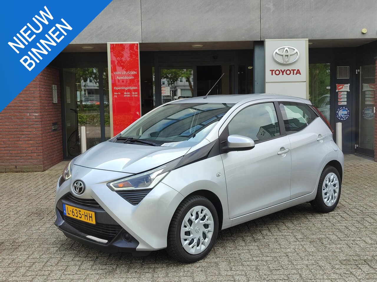 Toyota Aygo - 1.0 VVT-i X-PLAY AUTOMAAT AIRCO APPLE/ANDROID CAMERA EL-RAMEN/SPIEGELS NL-AUTO 1E-EIG - AutoWereld.nl