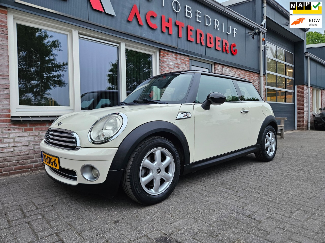 MINI Cooper - Mini 1.6 Business Line Automaat! Airco/Clima! Cruise Control! NAP! Leuke/Nette Auto! - AutoWereld.nl