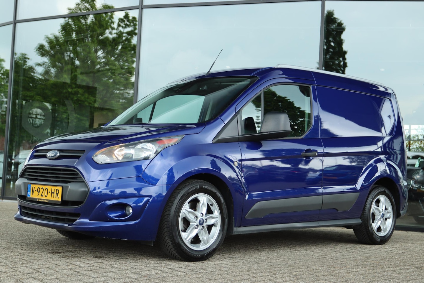 Ford Transit Connect - 1.5 TDCI L1 TREND 3-ZITS AUT. | CAMERA | VOORRUITVERW. | TREKHAAK | PDC - AutoWereld.nl