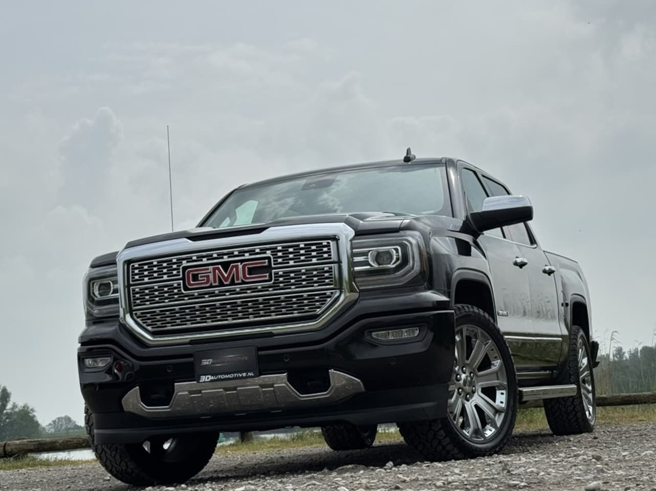 GMC Sierra - DENALI 6.2L V8, 1E EIG, LAGE BIJTELLING, LPG, CAM, PANO, LANE ASSIST - AutoWereld.nl