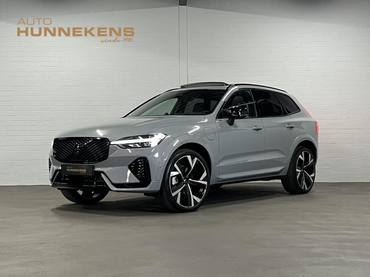 Volvo XC60 - T8 Plug-in AWD Ultra Black Edition Luchtvering | Bowers & Wilkins | Massage | Adapt. Cruis - AutoWereld.nl
