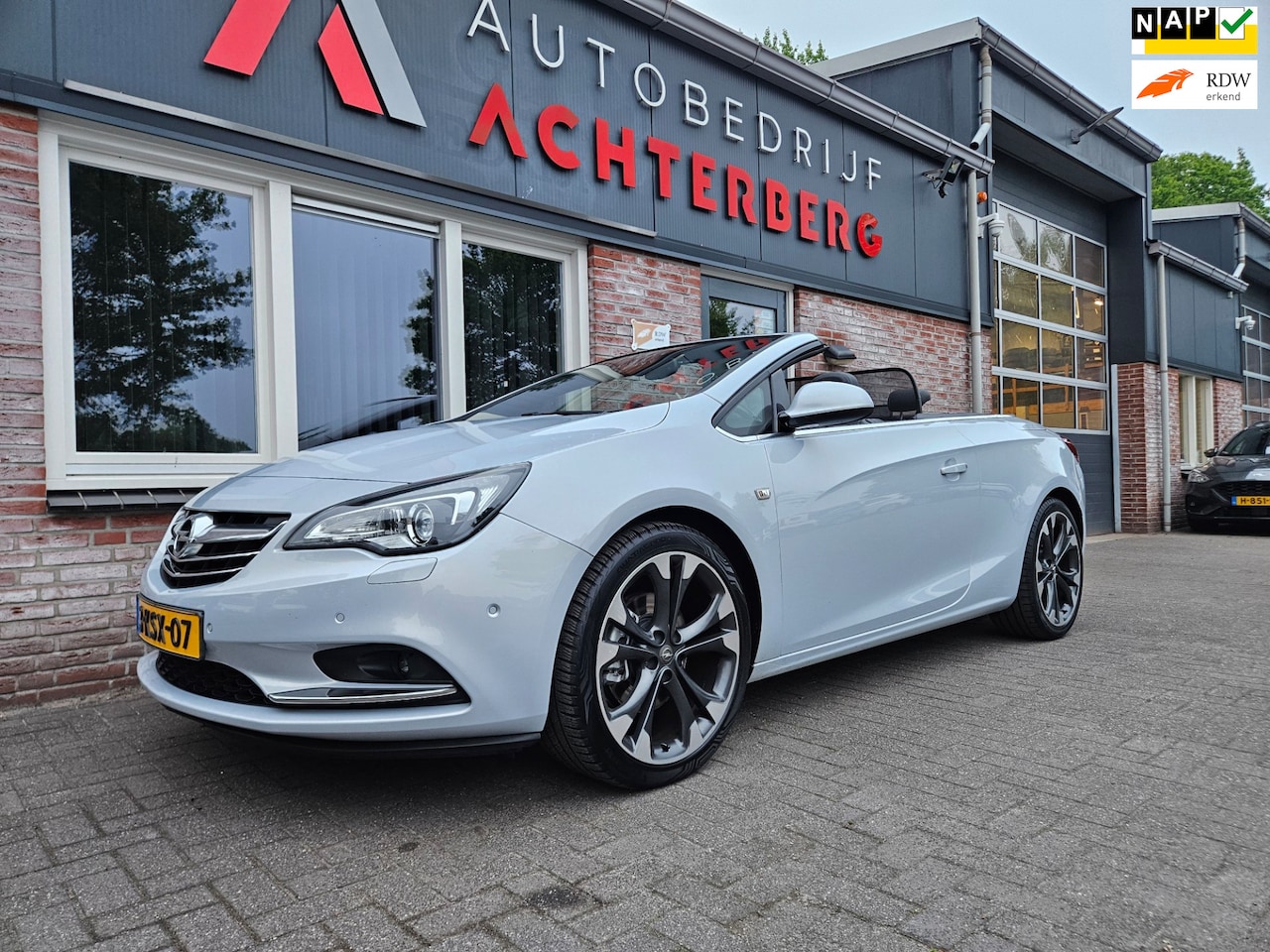 Opel Cascada - 1.6 Turbo Cosmo Cabrio! Leer! Mooie/Nette Auto! Xenon! Trekhaak! 20INCH Velgen! NAP! - AutoWereld.nl