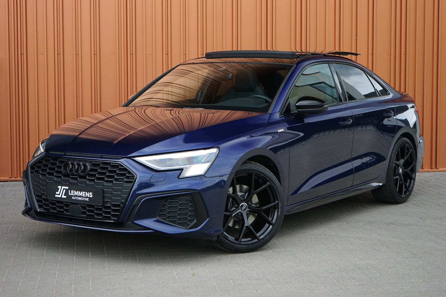 Audi A3 Limousine - 35 TFSI S edition Panodak Matrix RS stoelen B&O Sfeerv. - AutoWereld.nl