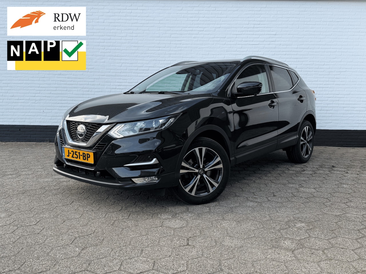 Nissan Qashqai - 1.3 DIG-T N-Connecta l PANO l 360 l TREKHAAK! - AutoWereld.nl