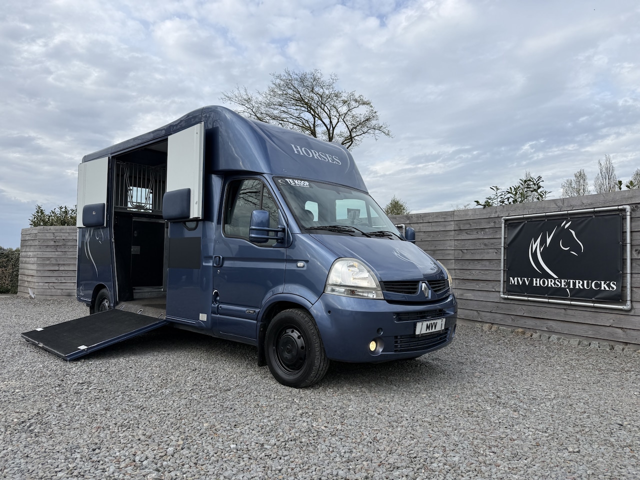 Renault Master Pro - | HORSETRUCK | THEAULT | SAFETY 5 | 2009 | DUB CAB | 42.912KM | 5-SEAT | MANUEEL | 150PK | - AutoWereld.nl