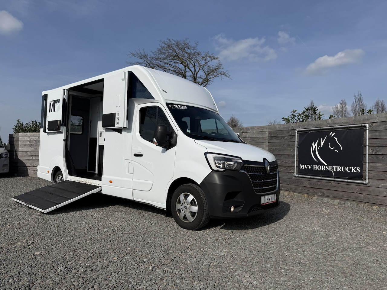 Renault Master - | HORSETRUCK | MTM | STALLION 5XL | 2023 | HENGST | DUB CAB | 165PK | 5-SEAT | MANUEL | L3 - AutoWereld.nl