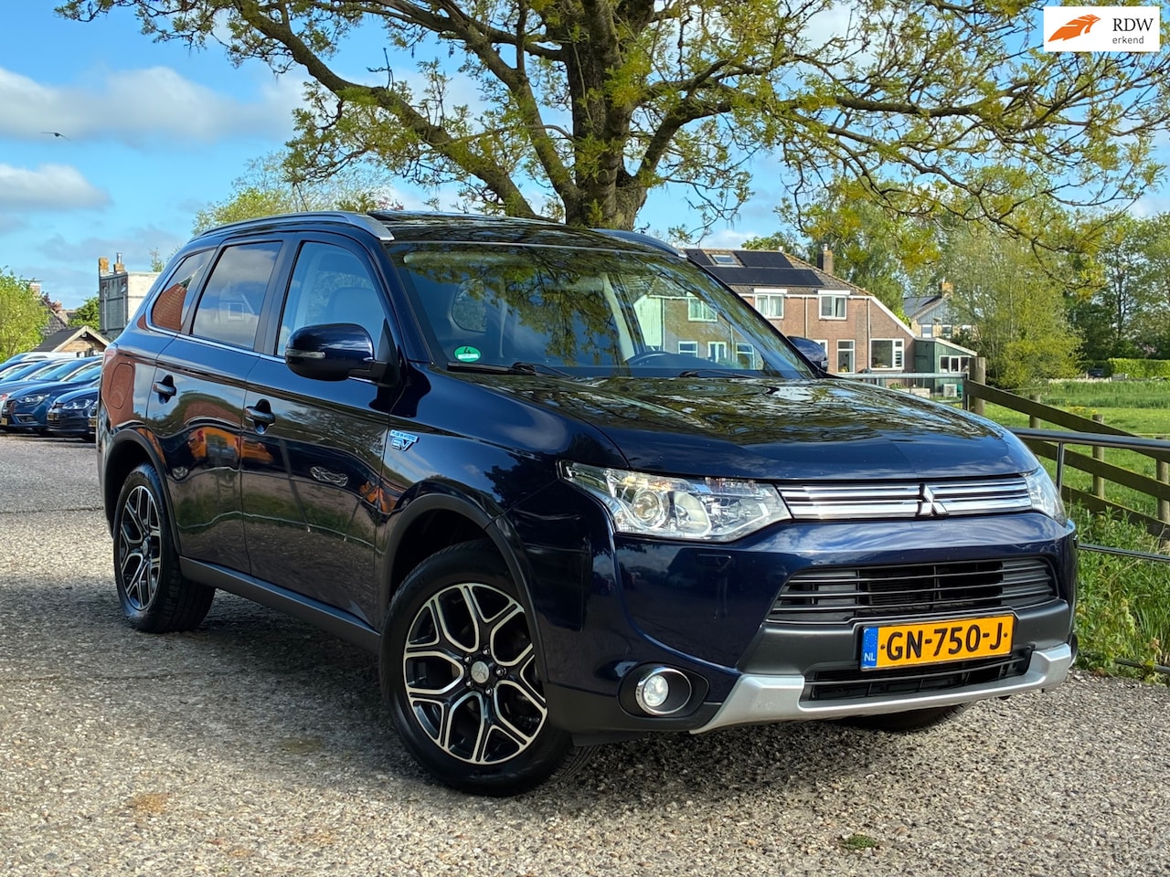 Mitsubishi Outlander - 2.0 PHEV Limited Edition X-Line | Schuif/kanteldak + Leder + Achteruitrijcamera Nu € - AutoWereld.nl
