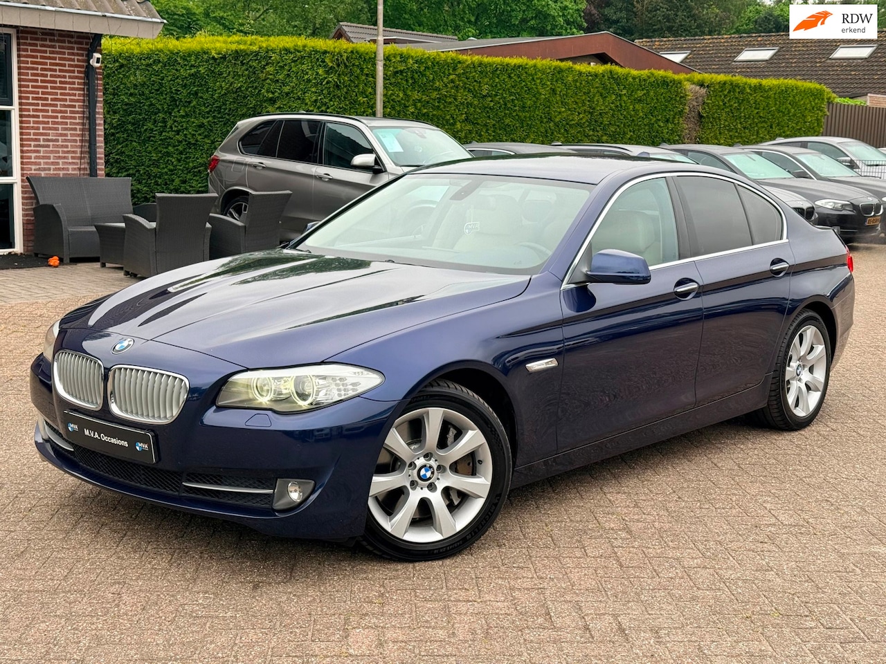 BMW 5-serie - 550i High Executive|Ketting + Klepseals vervangen|Carplay|Leder|Climate control|Navigatie| - AutoWereld.nl