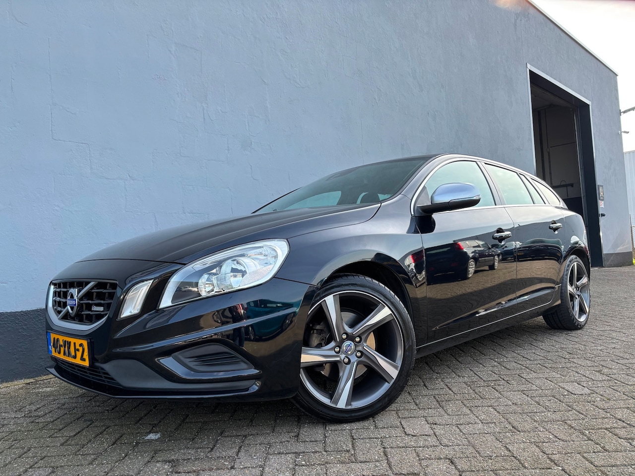 Volvo V60 - 1.6 T3 R-Design - Trekhaak - Dealer Onderhouden - AutoWereld.nl