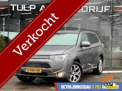 Mitsubishi Outlander - 2.0 PHEV Instyle Lees tekst