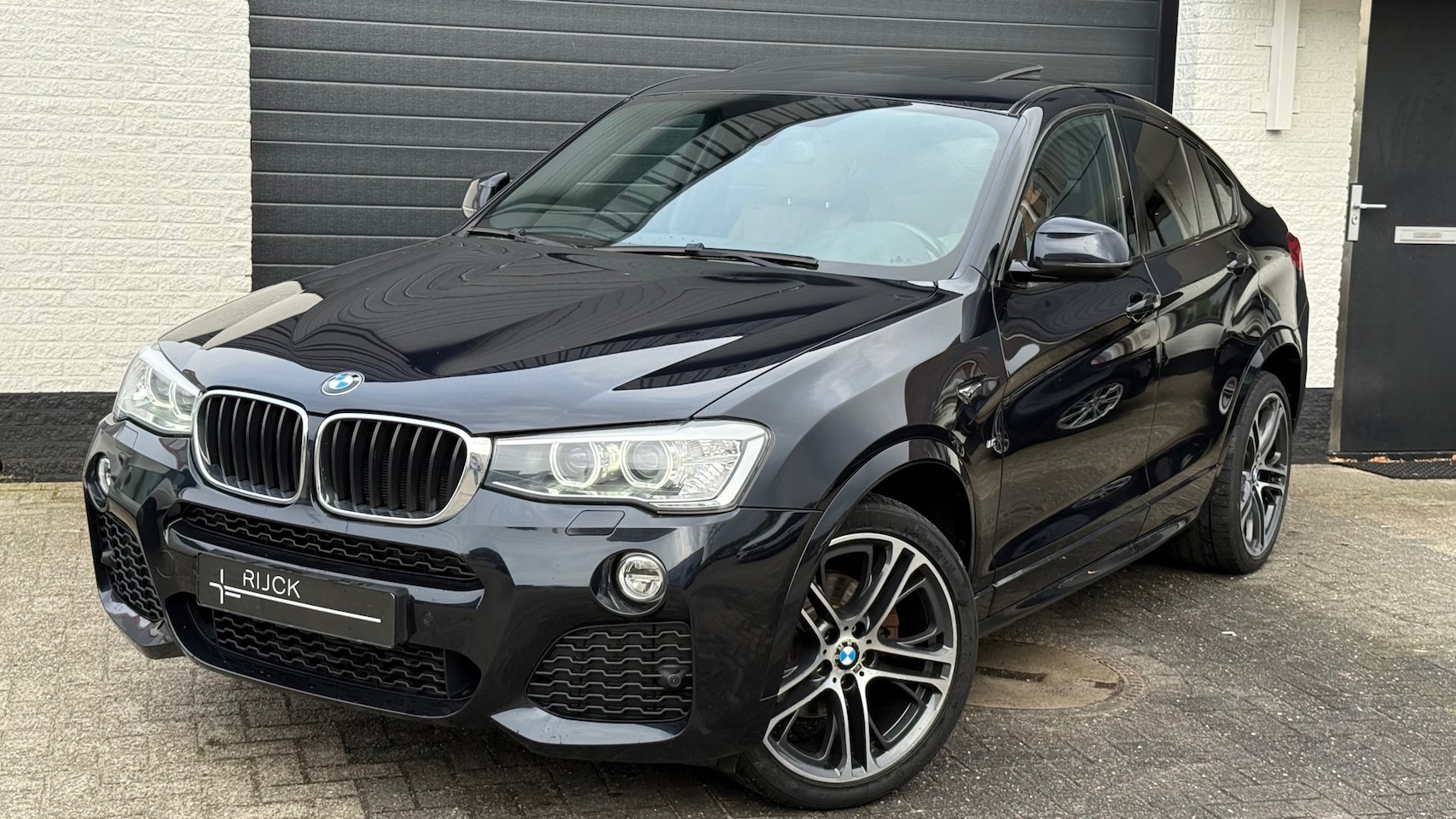 BMW X4 - XDrive20i | M-Sport | Pano | Leder | 20” | High Executive - AutoWereld.nl