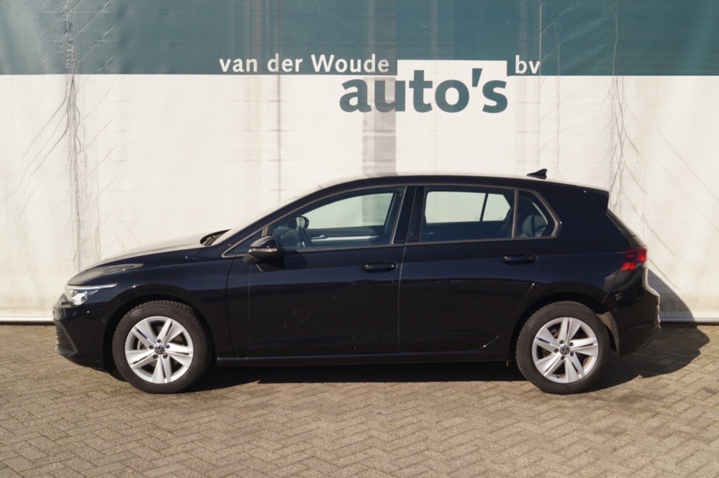 Volkswagen Golf - 1.5 TSI 130pk Life Business -LED-NAVI-ECC-PDC-CAM- - AutoWereld.nl