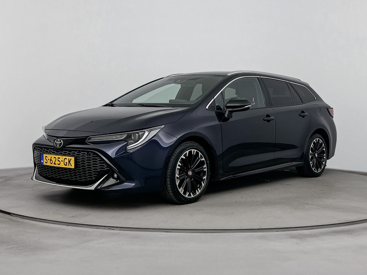 Toyota Corolla Touring Sports - 1.8 Hybrid GR-Sport 29-4 leseman opgegeven is mee - AutoWereld.nl