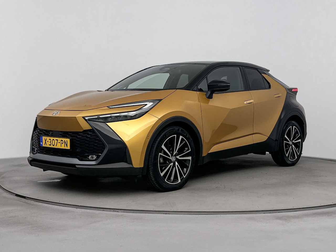 Toyota C-HR - 2.0 Hybrid 200 Première Edition | Head-up display | Panoramadak | 360° camera | - AutoWereld.nl