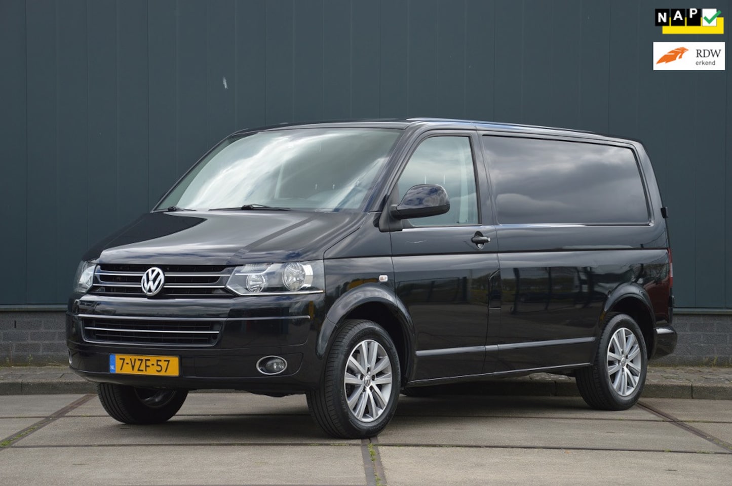 Volkswagen Transporter - 2.0 TDI 65 Edition Trendline 102 PK Euro 5 Airco 3 Zits Schuifdeur Trekhaak - AutoWereld.nl