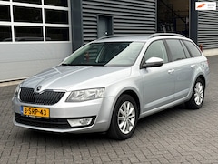 Skoda Octavia Combi - 1.6 TDI Greentech Ambition Businessline, trekhaak, Cruise control, Navigatie