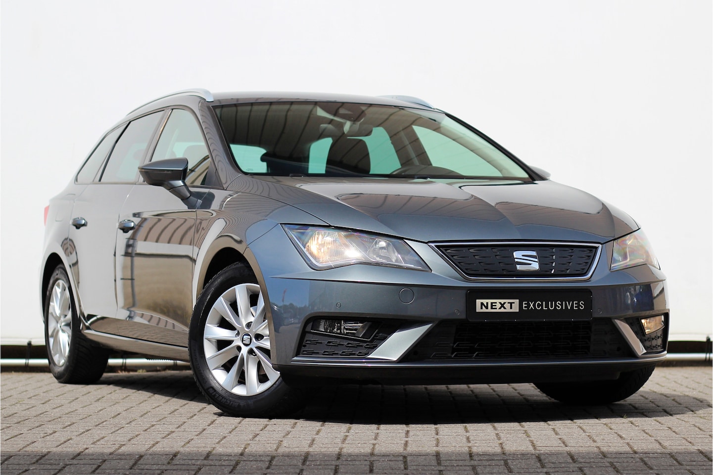 SEAT Leon ST - 1.0 EcoTSI Style Business Intense | Orig. NL | Carplay | Keyless | Navi - AutoWereld.nl