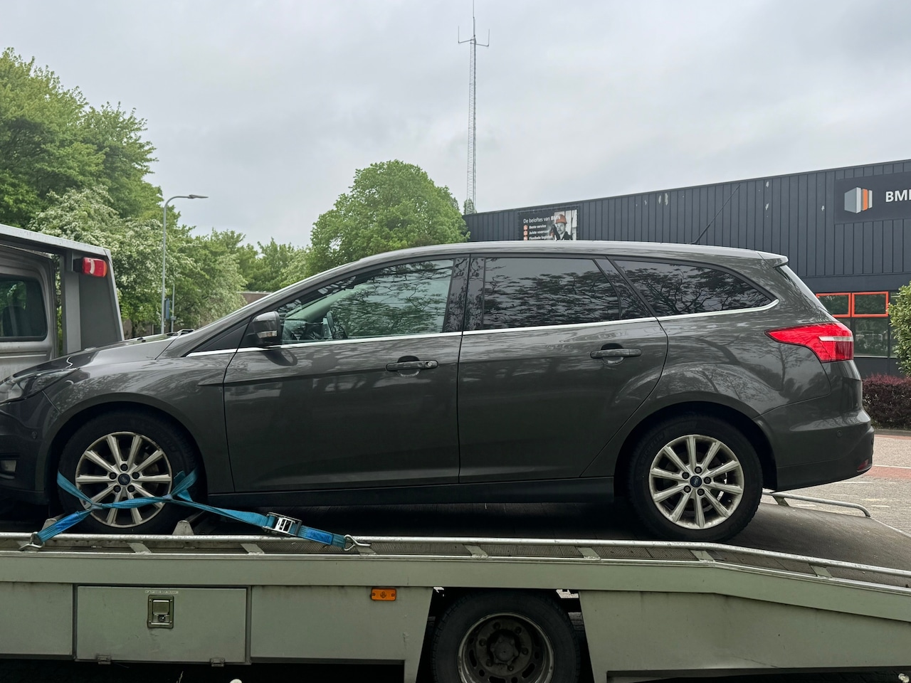 Ford Focus Wagon - 1.0 Titanium KOPPAKING LEK!!!! - AutoWereld.nl