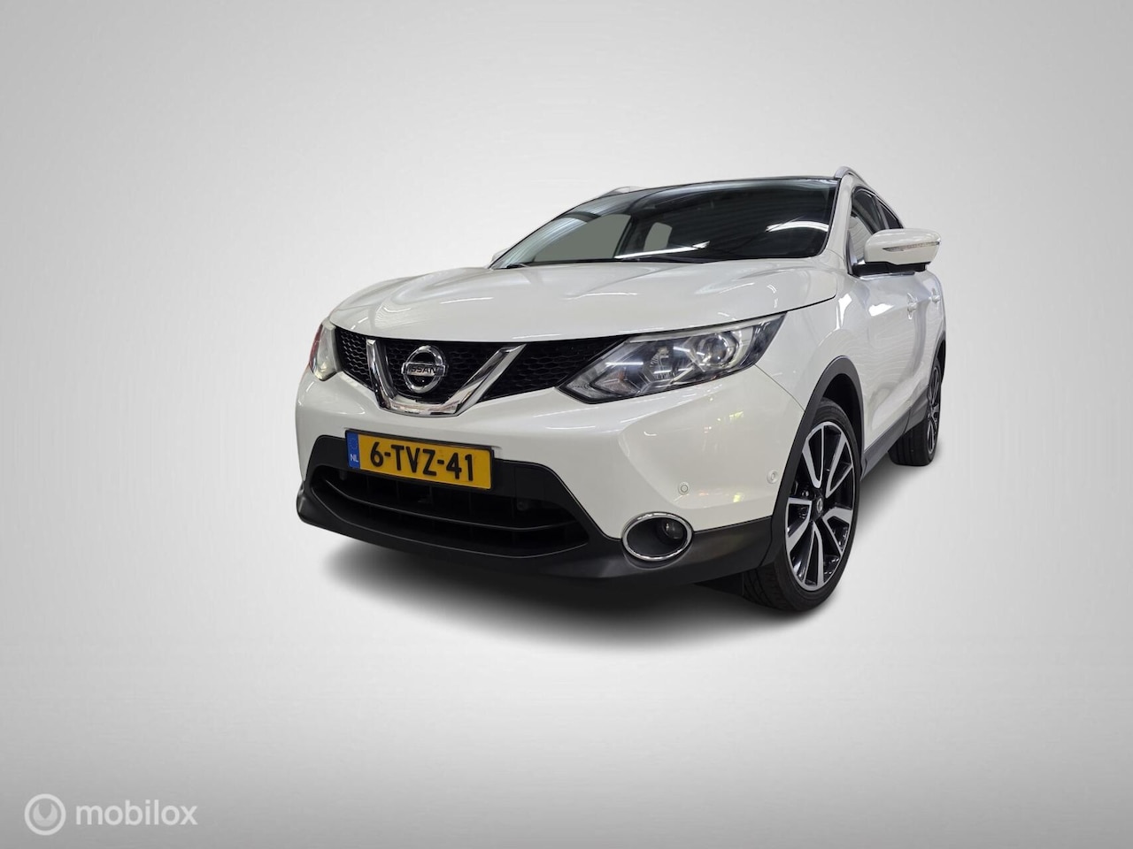 Nissan Qashqai - 1.2 Premier Edition/Pano/Cruise/360' camera - AutoWereld.nl