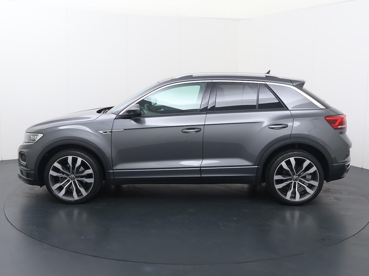 Volkswagen T-Roc - 1.5 TSI Sport | 150 PK | Automaat | Achteruitrijcamera | Beats audio | Adaptive cruise con - AutoWereld.nl