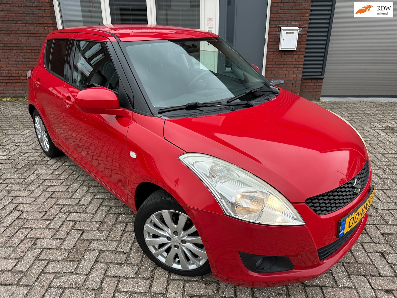 Suzuki Swift - 1.2 Exclusive EASSS / Clima / Cruise / 5DRS / NAP / LM - AutoWereld.nl