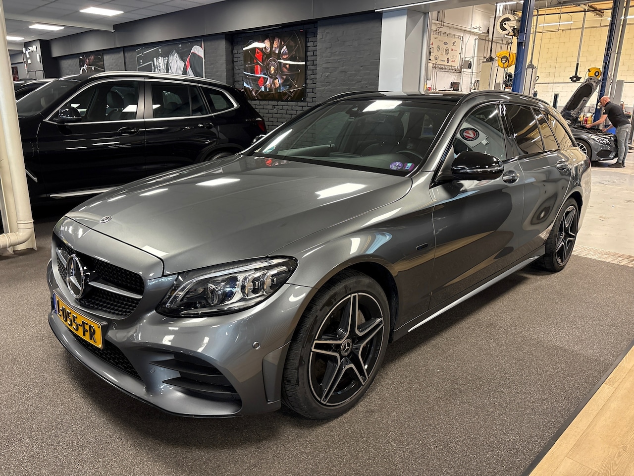 Mercedes-Benz C-klasse Estate - 300 e Business Solution AMG Limited/pano/navi/stoelverw/orig ned - AutoWereld.nl
