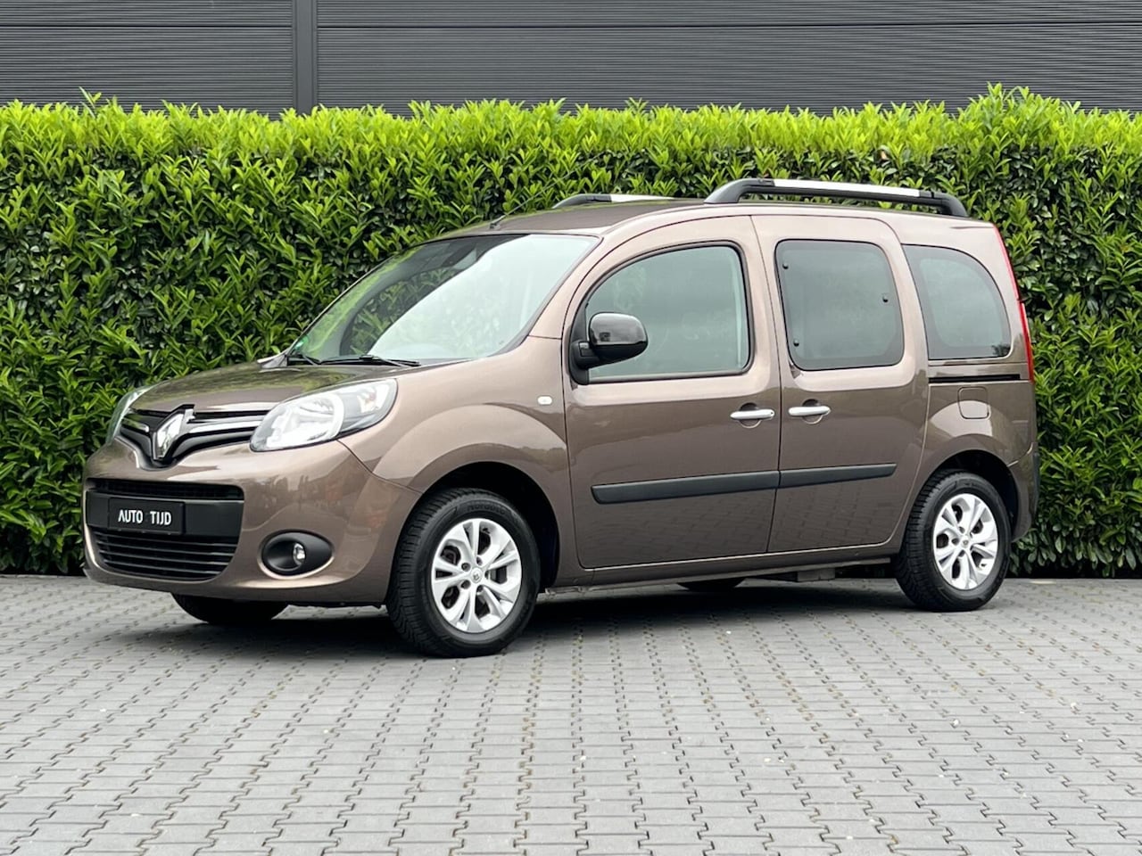 Renault Kangoo Family - Rolstoelauto 1.2 TCe, CLIMATE-CONTROL, CRUISE-CONTROL, DUBBELE SCHUIFDEUR, 2+1 ZITS, RUIME - AutoWereld.nl