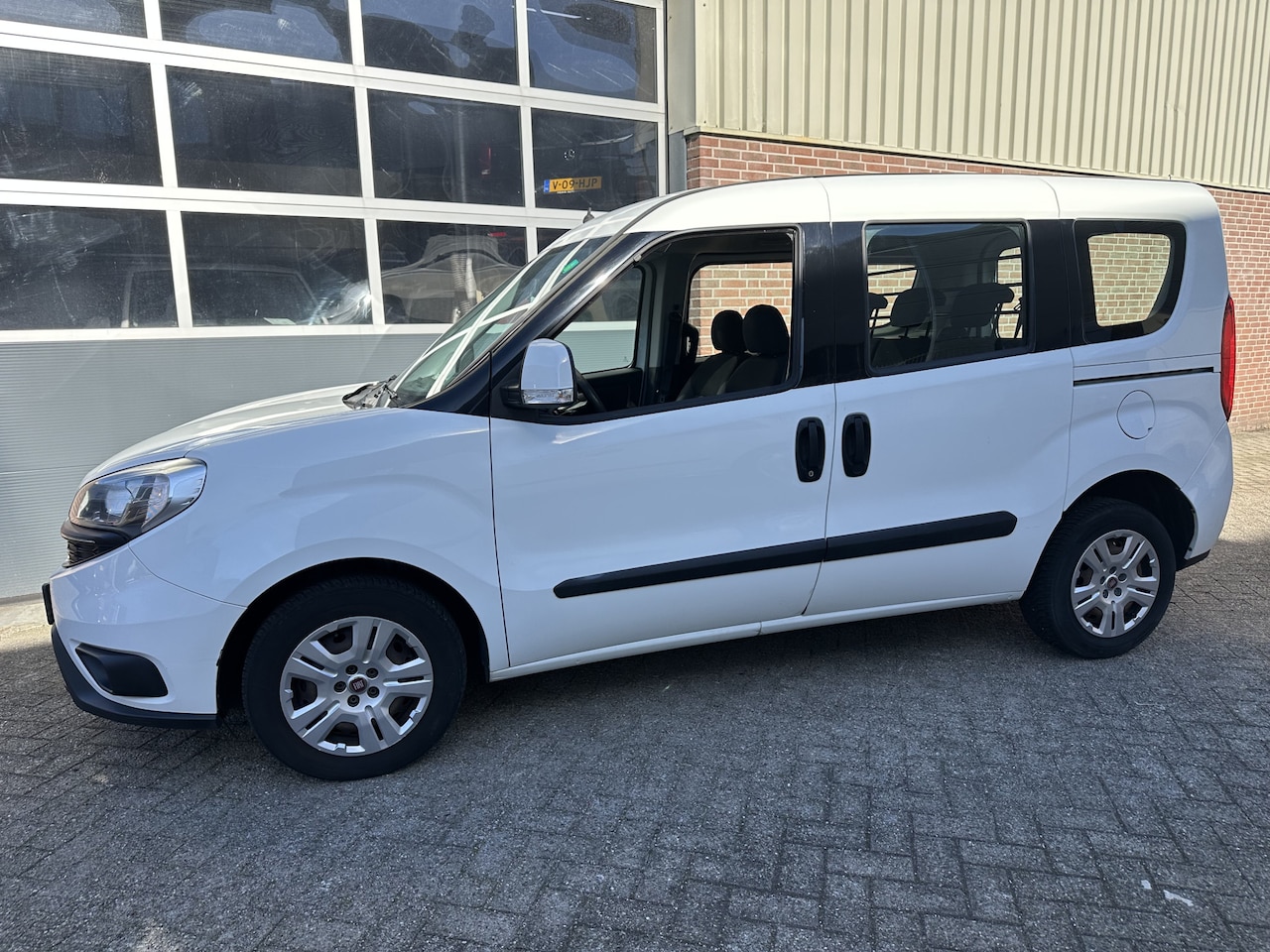Fiat Doblò - 1.3 MultiJet Active 5 persoons Airco bulgaars kenteken 3950 marge - AutoWereld.nl