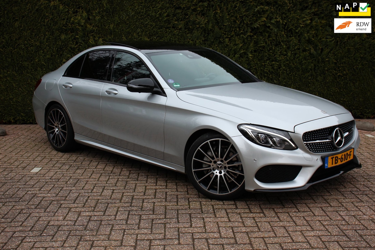Mercedes-Benz C-klasse - 180 | AMG | Night Edition | 19 inch | Pano | Burmester | Memory | 360 Camera | Dealer - AutoWereld.nl