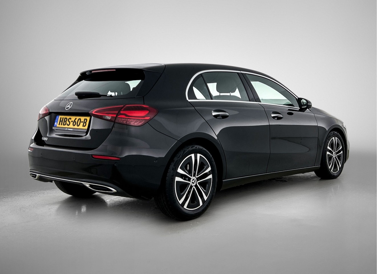 Mercedes-Benz A-klasse - 180 Progressive | Sfeerverlichting | Stuur- en Stoelverwarming | Keyless Go | Car Play | P - AutoWereld.nl
