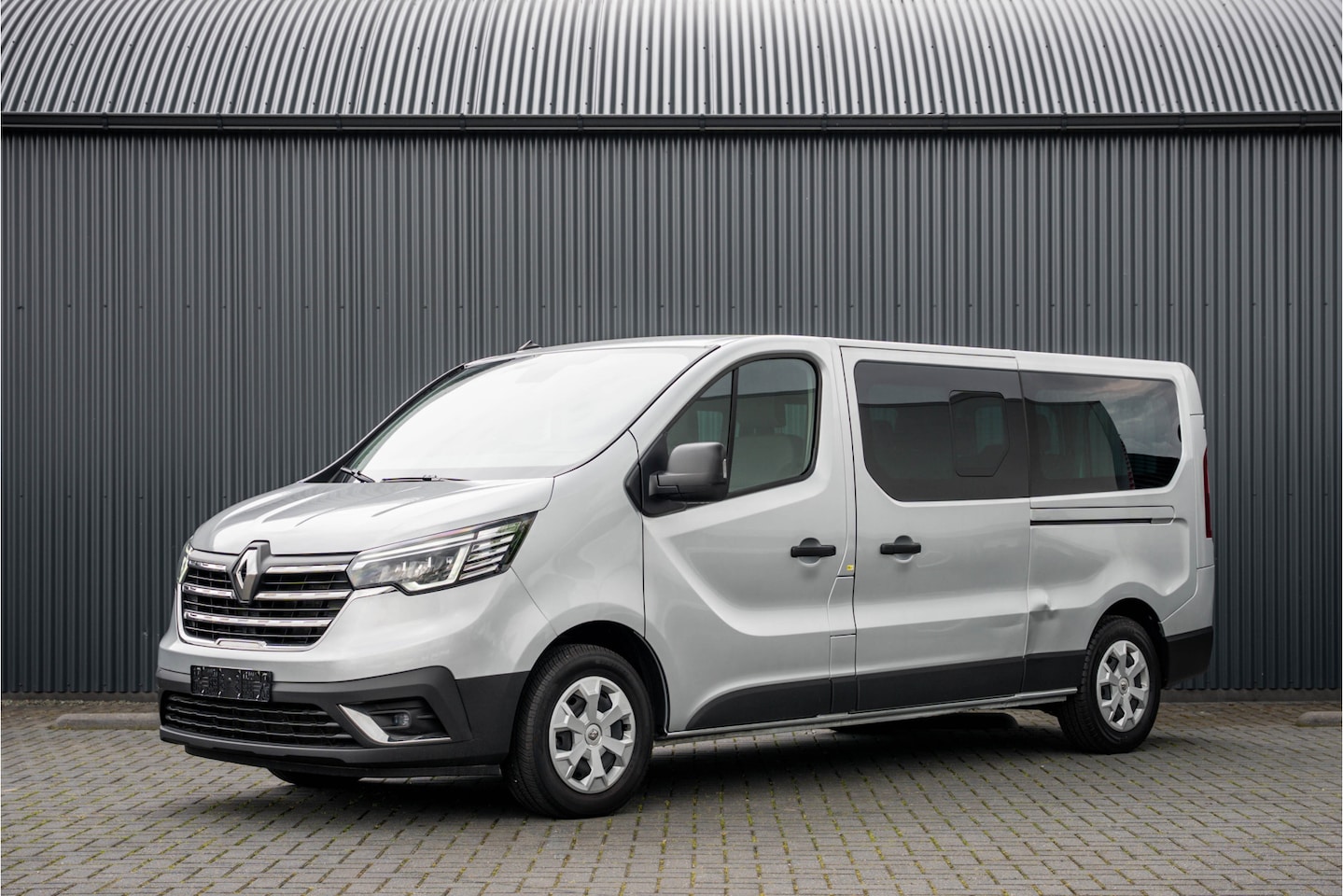 Renault Trafic - Blue dCi 150PK | L2H1 | 9-Zits | LED | Canera | Navi | Zijschuifdeur R+L | Cruise | Airco - AutoWereld.nl