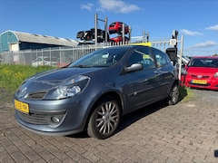 Renault Clio - 1.4-16V Team Spirit export of handel lees advertentie