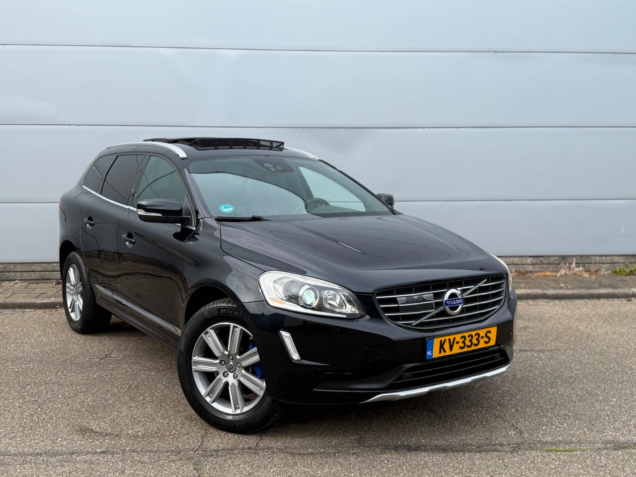 Volvo XC60 - 2.0 D4 FWD R-Design (bj 2014) PANO|LEER|BLIS|AUT|XENON|ACC|VOL!! - AutoWereld.nl